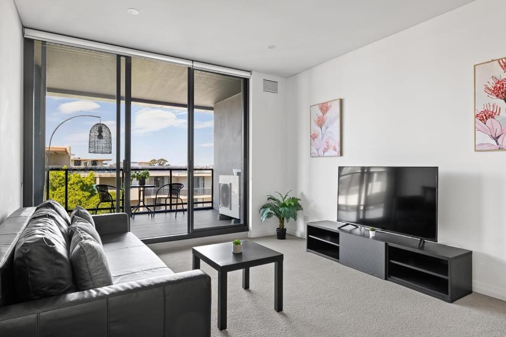 Image 4 of King bed Apt w Sofabed in Ryde – Fast Wifi