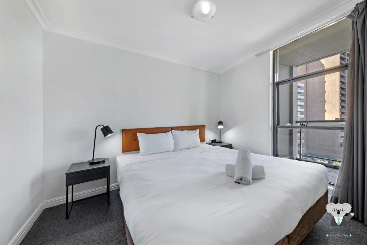 Image 5 of KozyGuru | Sydney CBD 1B Apt | City View
