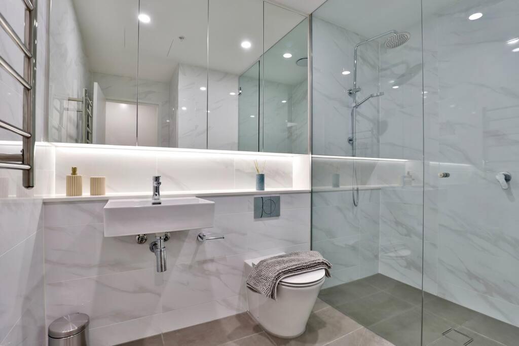 Image 2 of Leichhardt Serene Retreat – Views丨Parking丨Ease