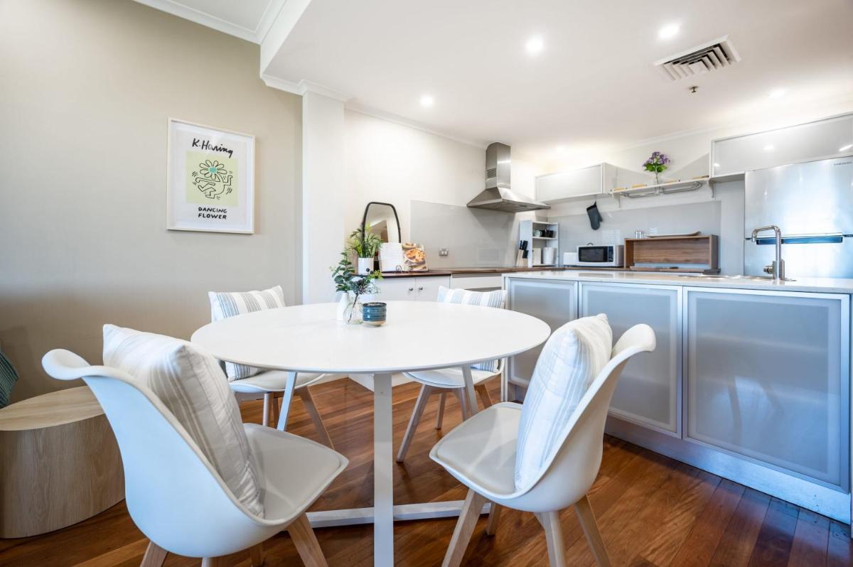 Image 4 of Light Resort Style Haven in Darling Harbour