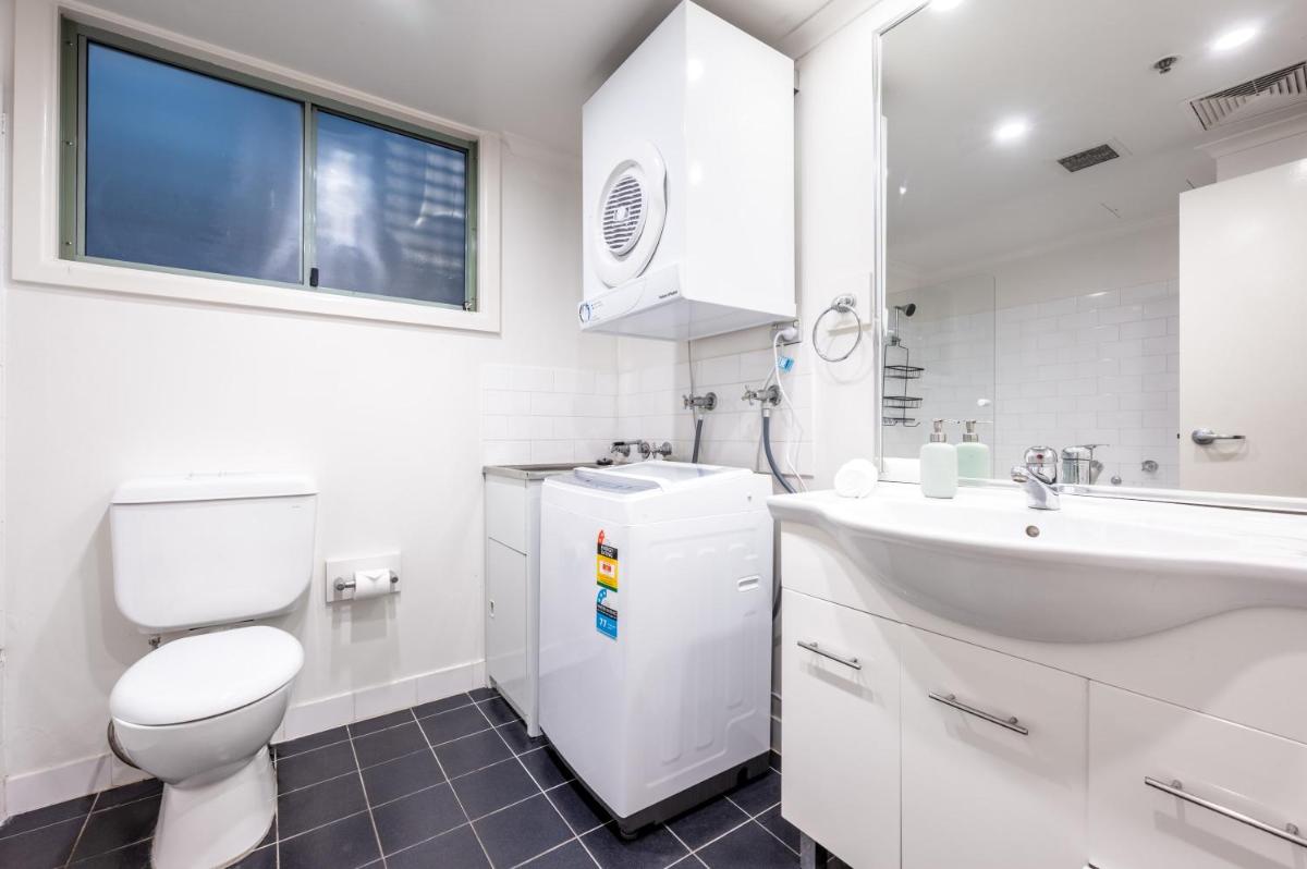 Image 2 of Light Resort Style Haven in Darling Harbour