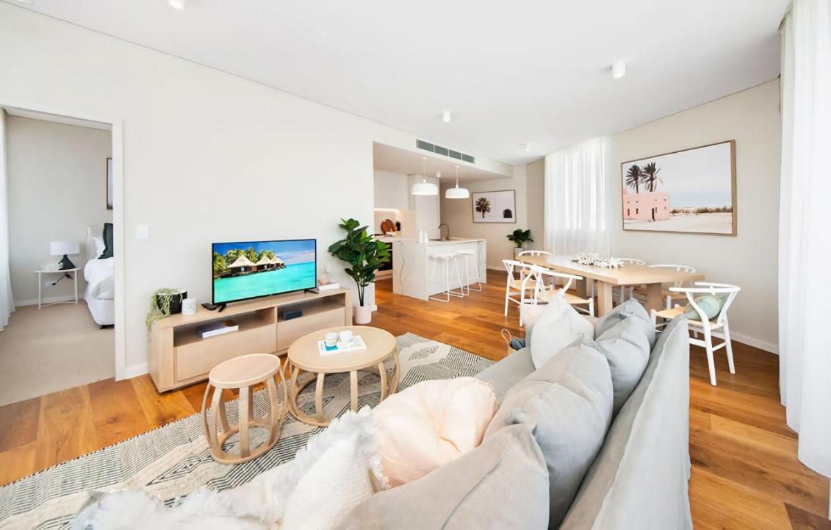 Image 4 of Luxurious Bondi Beach Apt Stunning Balcony Views