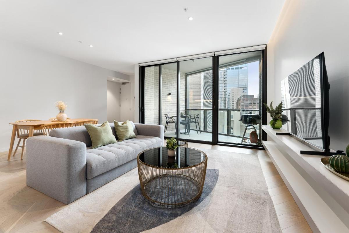 Image 4 of Luxury 2BR 2BA & Free Parking – 5 Min Walk to Town Hall & Darling Harbour