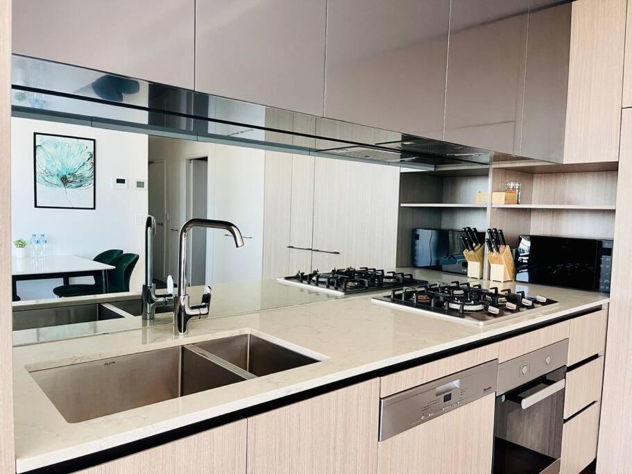 Image 3 of Luxury 2Beds Apt with stunning View (Parking, Gym)