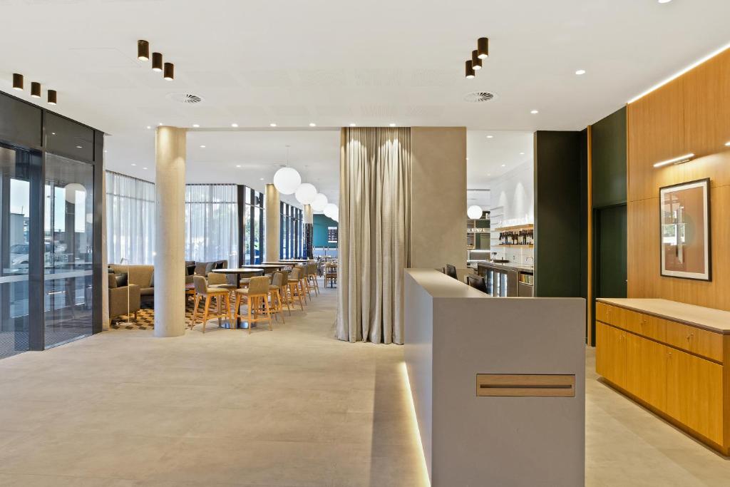 Image of Mantra on Sydney Airport