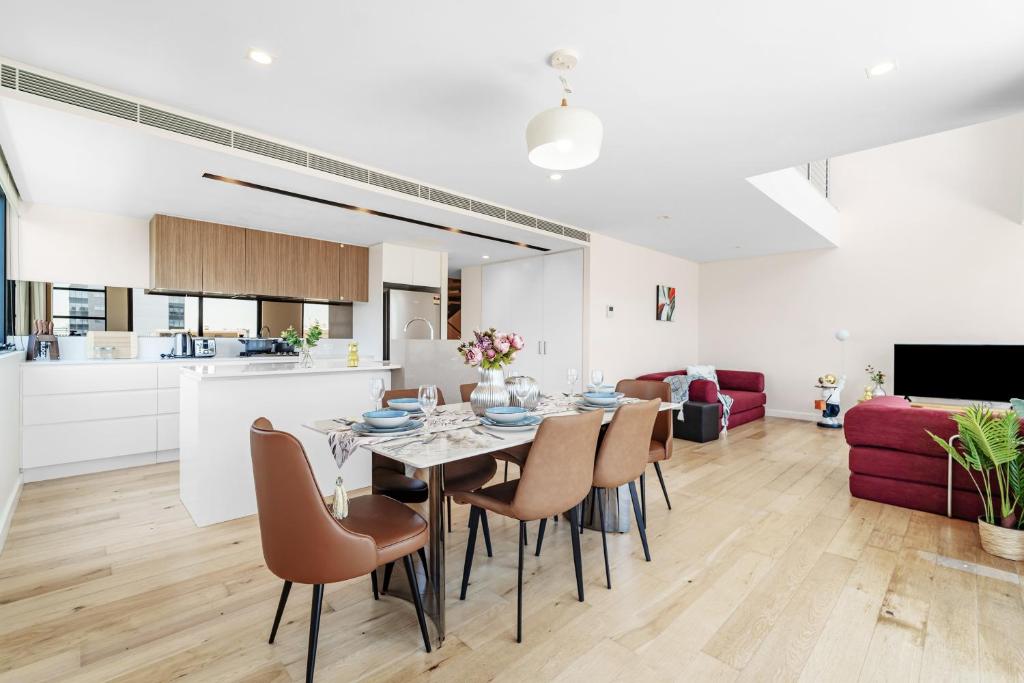 Image of Mascot Spacious Loft Apt Near Train