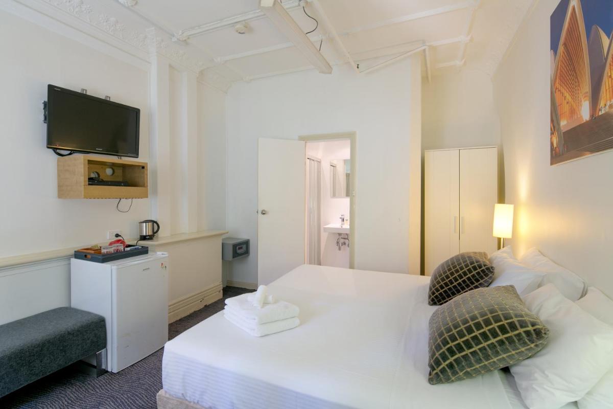Image 1 of Neutral Bay Lodge
