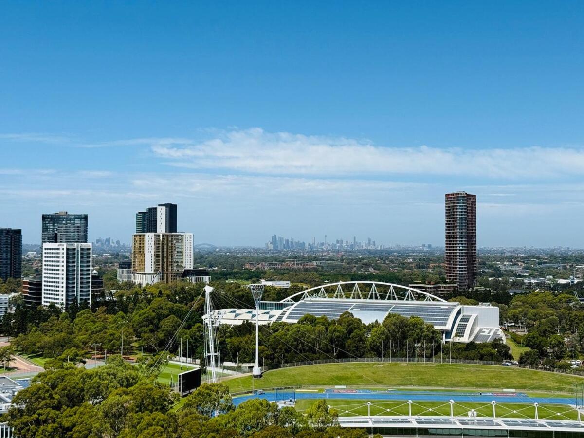 Image 5 of New Olympic park 3Beds Condo -Parking, Pool, Gym 21