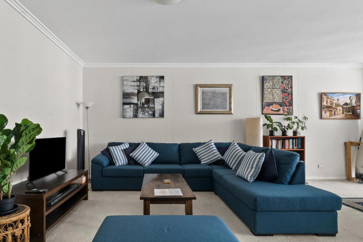 Image 4 of Newtown Outlook – Vibrant Parkside Retreat near CBD