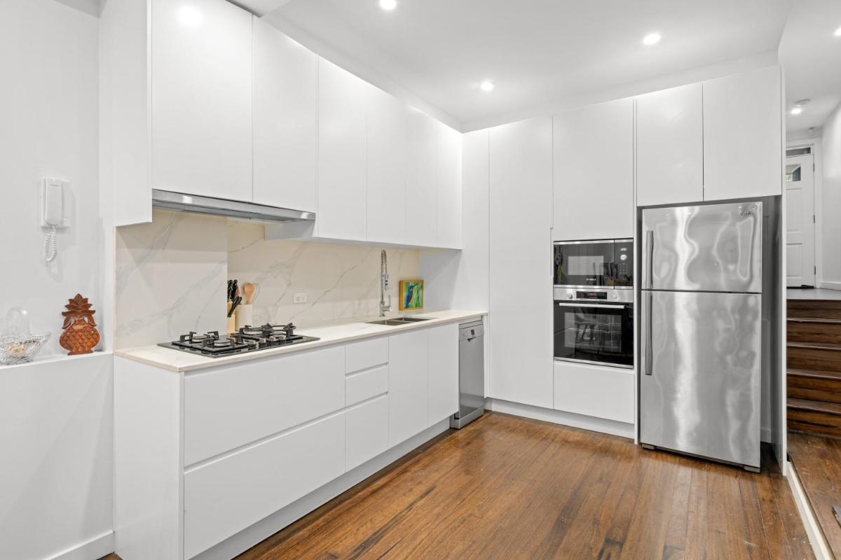 Image 3 of Oasis 4BR House & Darling Harbour&Casino-7 mins walk