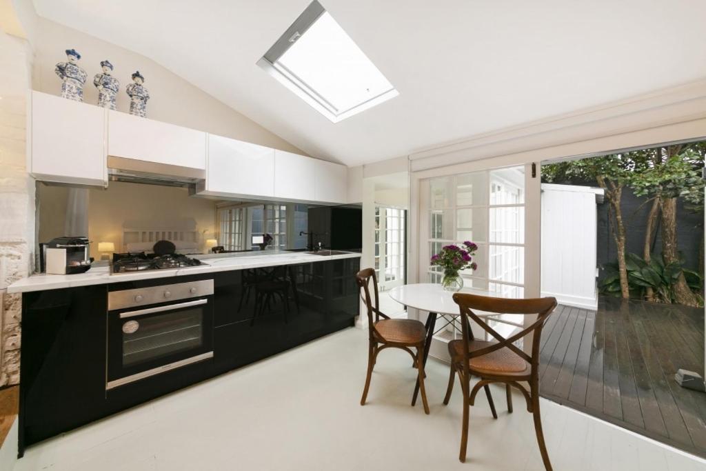 Image 3 of Paddington Garden Cottage with fast Wifi