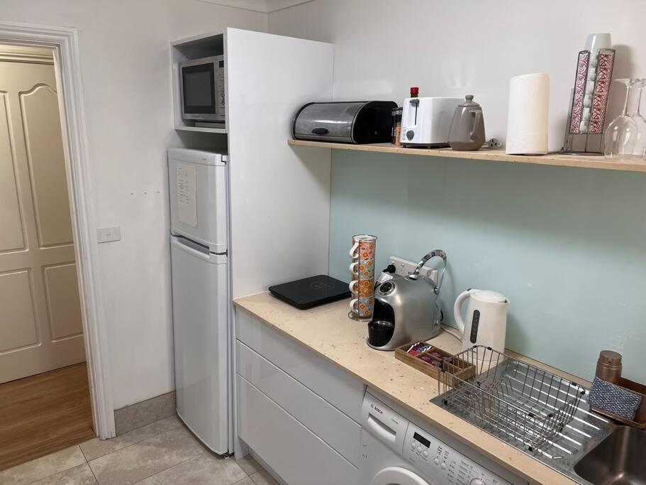 Image 3 of Private 1 bedroom apartment near beach and shops
