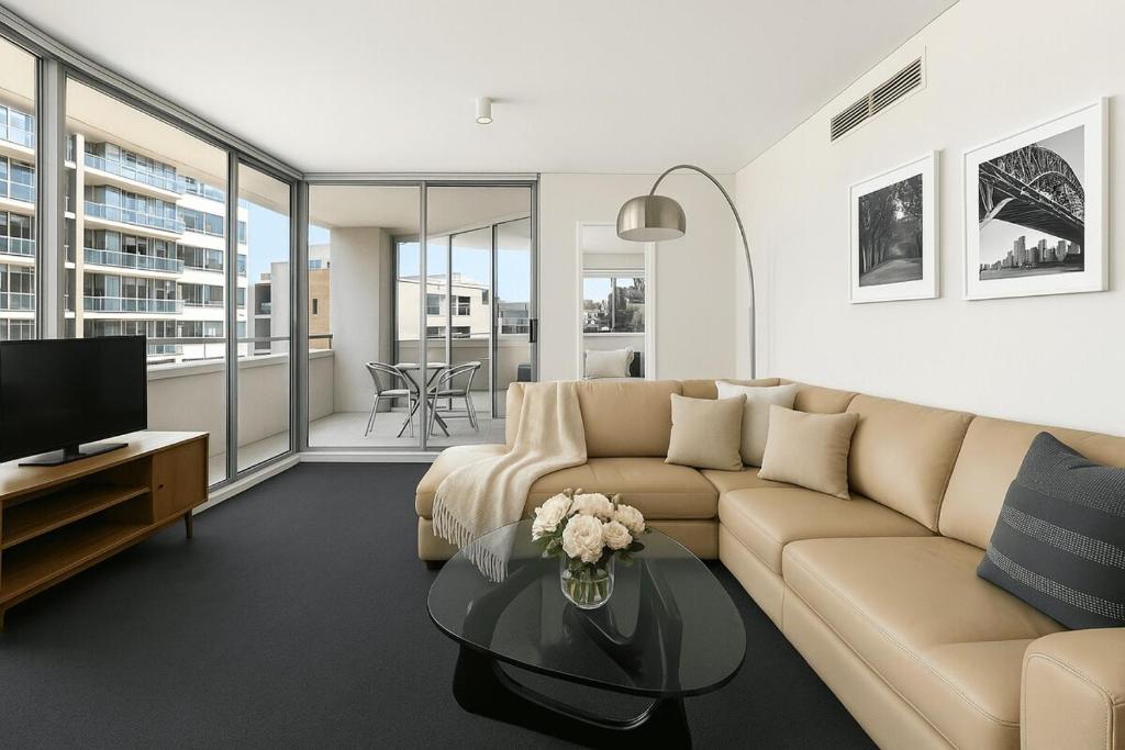 Image of SHE35 – CBD Darling Harbour Views with Pool & Gym Access