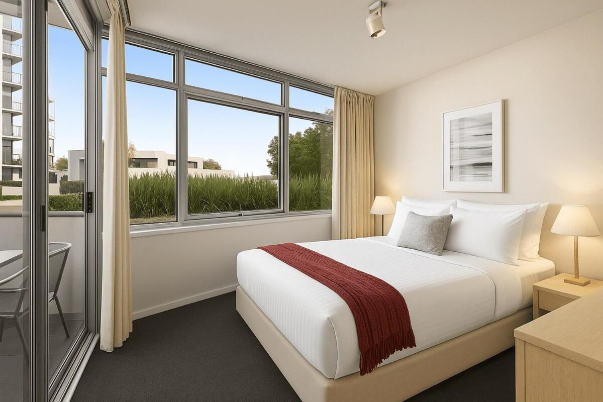 Image 1 of SHE35 – CBD Darling Harbour Views with Pool & Gym Access