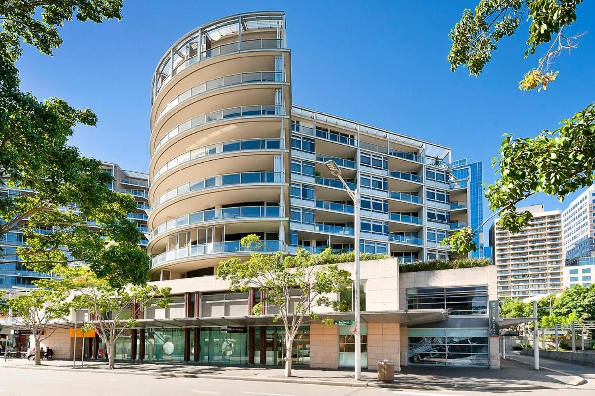 Image 6 of SHE35 – CBD Darling Harbour Views with Pool & Gym Access