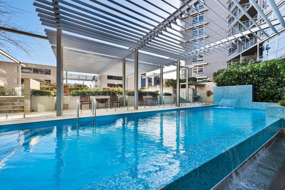 Image 3 of SHE35 – CBD Darling Harbour Views with Pool & Gym Access