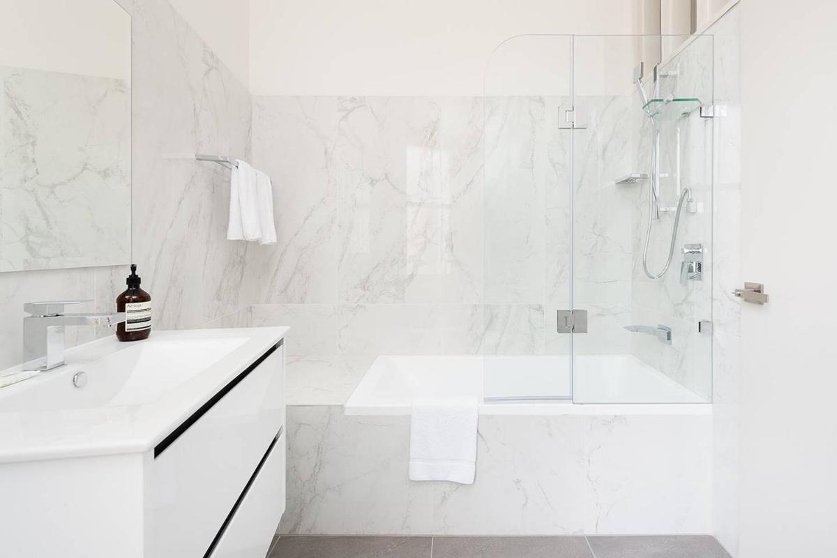 Image 2 of STUNNING SYDNEY HOME 3