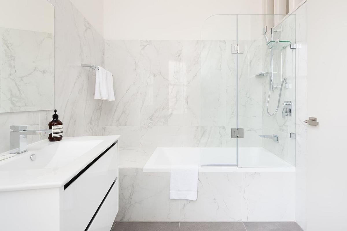 Image 2 of STUNNING SYDNEY HOME 6