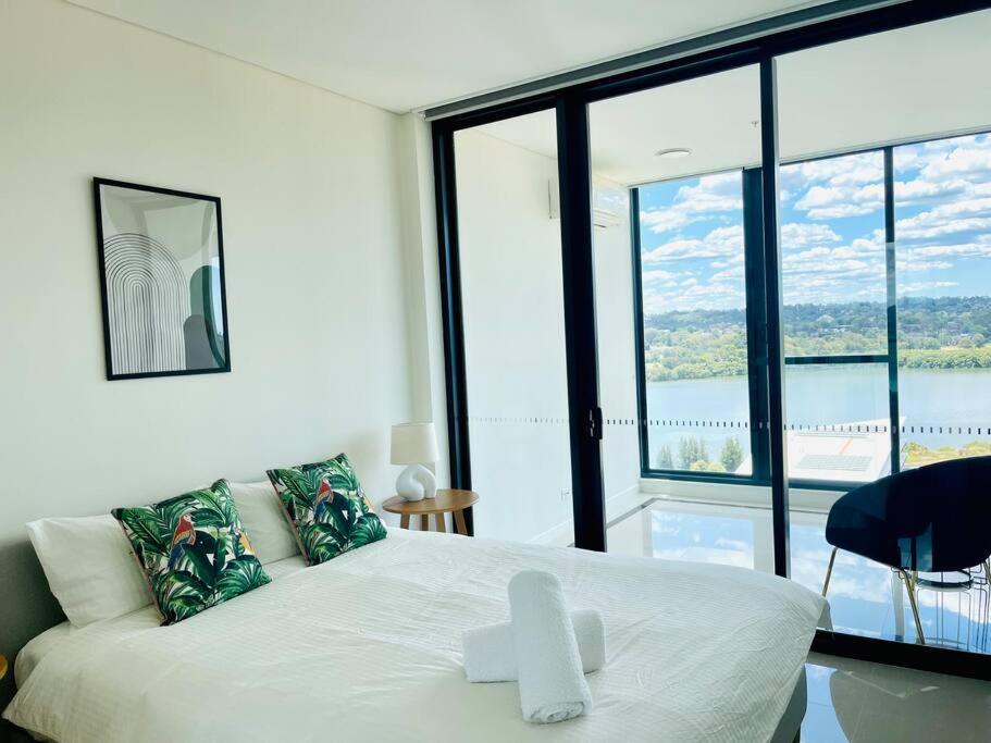 Image 1 of Sensational waterview 2Bed2baths Apt -WiFi Parking