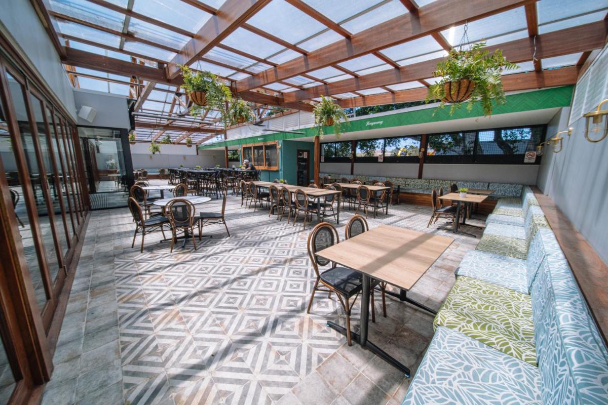 Image 2 of Southern Cross Hotel