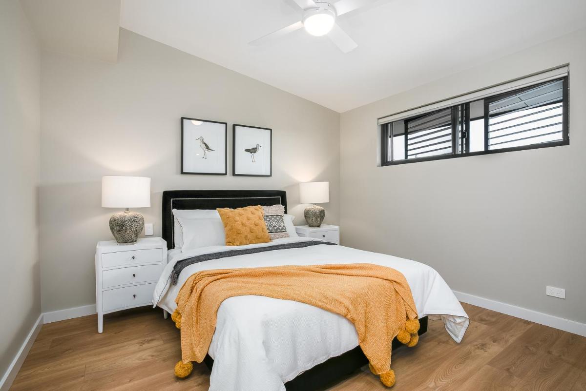 Image 1 of Spacious Penthouse Fabulous Harbour & Ocean Views