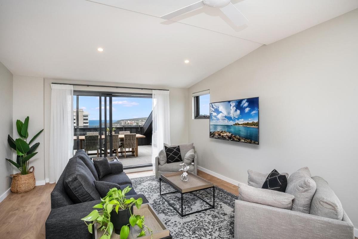 Image 4 of Spacious Penthouse Fabulous Harbour & Ocean Views