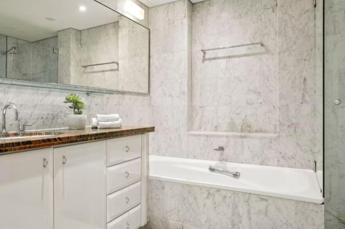 Image 6 of Spectacular Apartment with Harbour Bridge Views