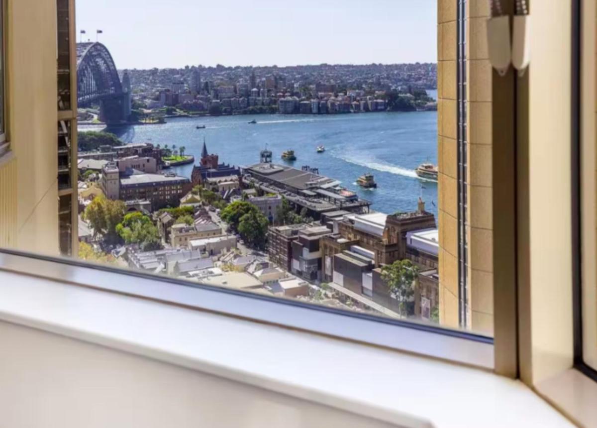 Image 5 of Spectacular Apartment with Harbour Bridge Views