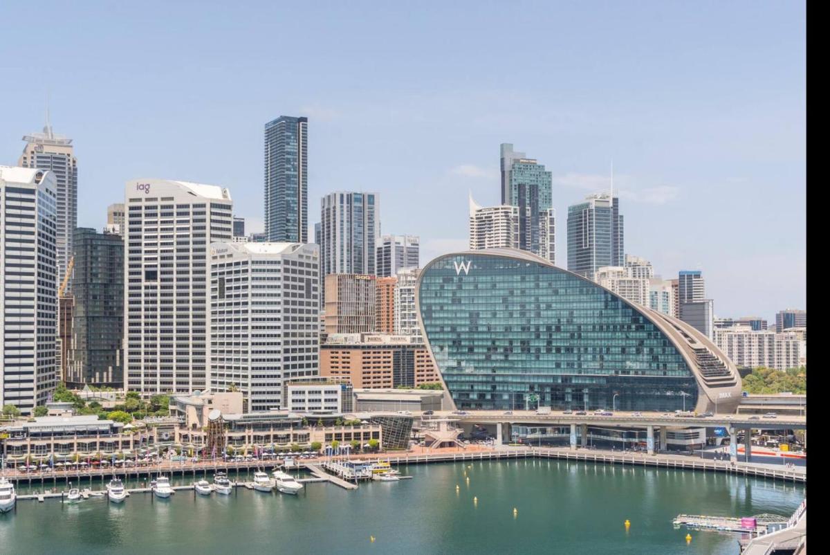 Image 6 of Spectacular Darling Harbour View Apartment & Parking