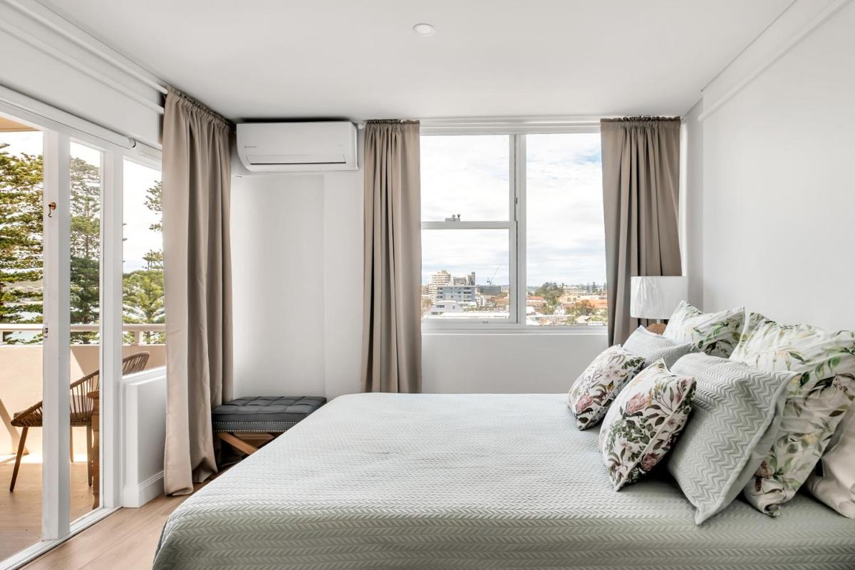 Image 1 of Stunning Beachfront penthouse-Beach District Views