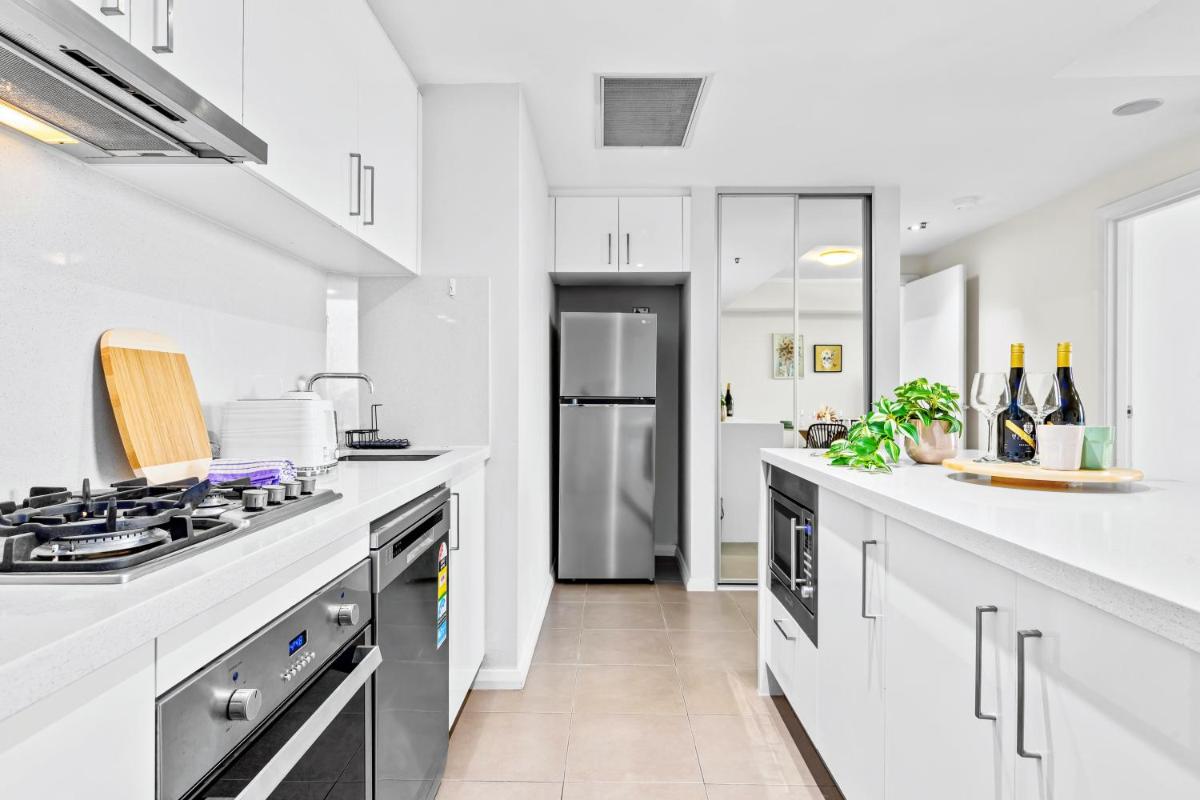 Image 6 of Stunning City and water view apartment