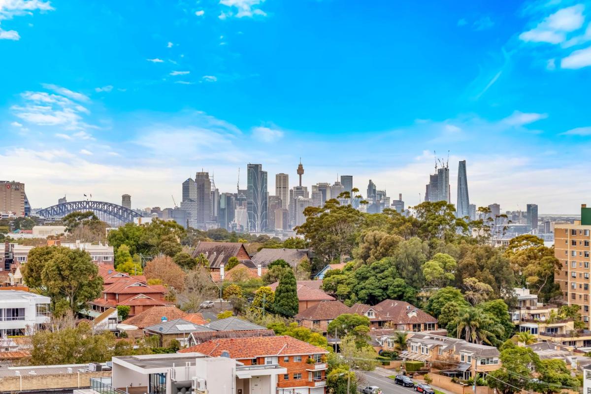 Image 4 of Stunning City and water view apartment