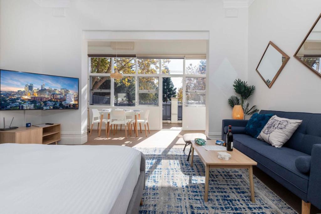 Image of Stunning Huge Studio, Sunny terrace with Parking