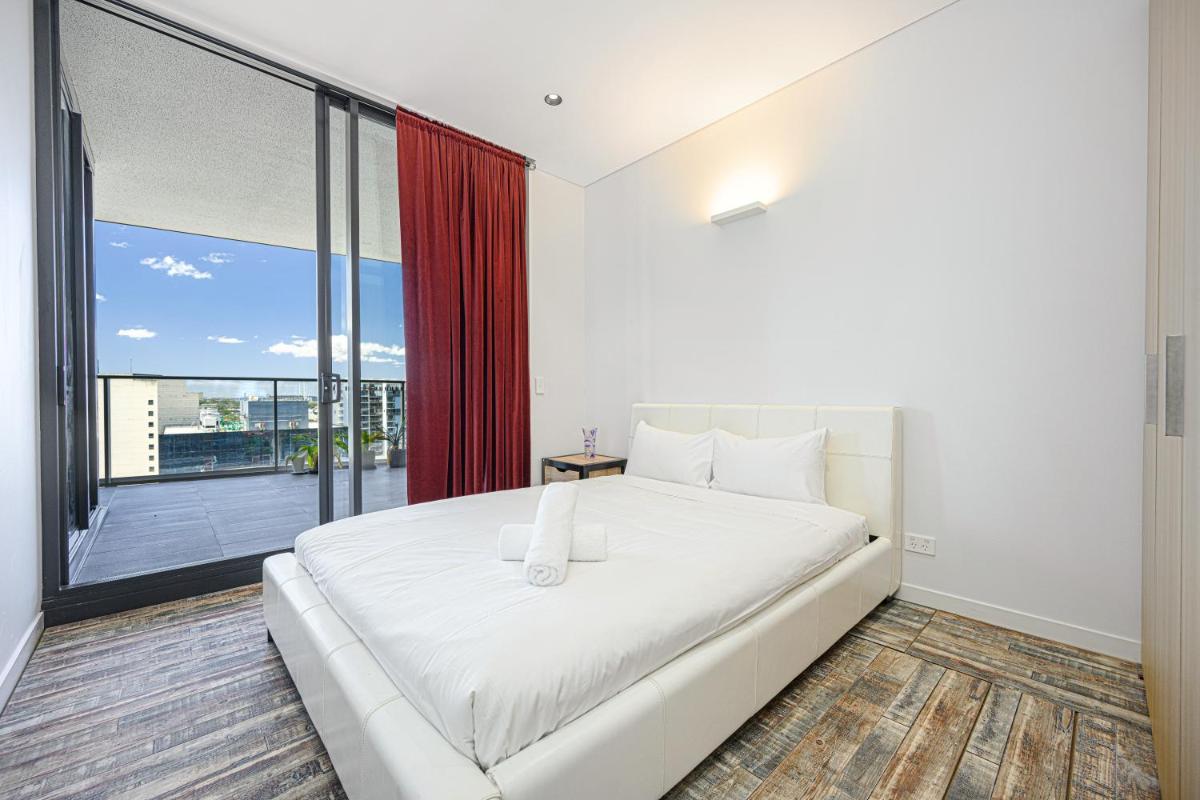 Image 5 of Stunning New 2 Bedrooms Apt Shopping & Parking