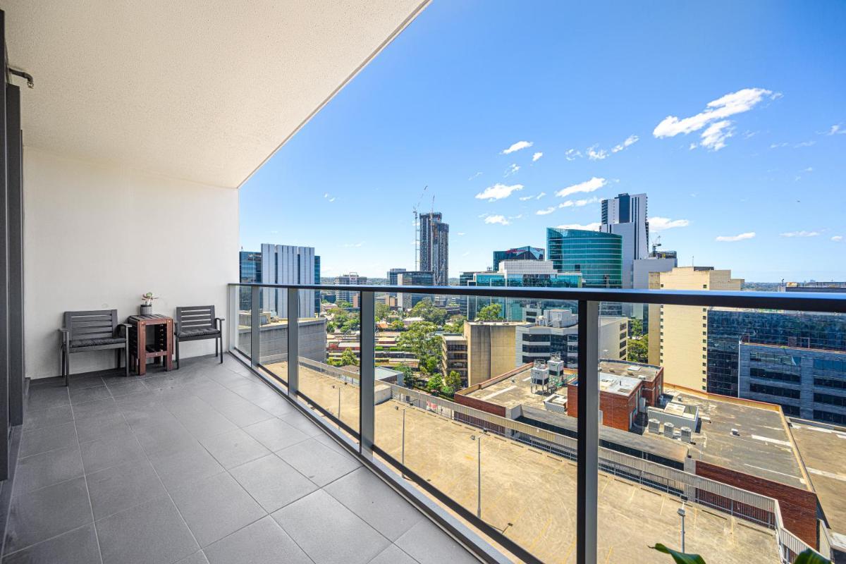 Image 4 of Stunning New 2 Bedrooms Apt Shopping & Parking