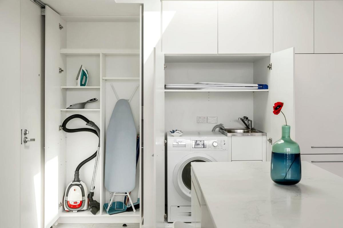 Image 2 of Stylish 1BR Apartment with Skylight near Bondi Beach