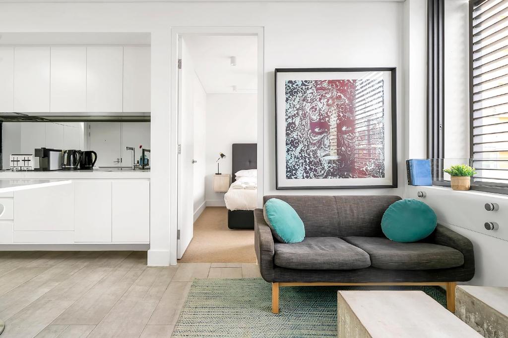 Image of Stylish 1BR Apartment with Skylight near Bondi Beach