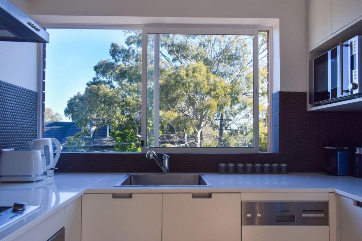 Image 2 of Sun-Drenched 1 Bed Studio Apartment In Newtown
