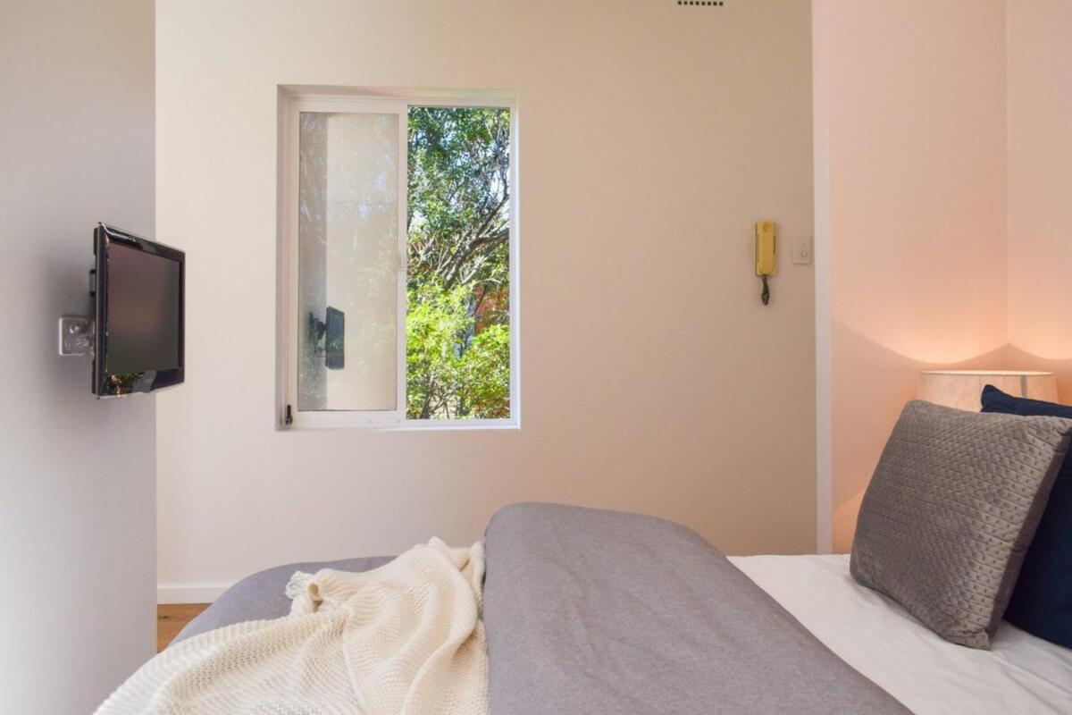 Image 5 of Sun-Drenched 1 Bed Studio Apartment In Newtown