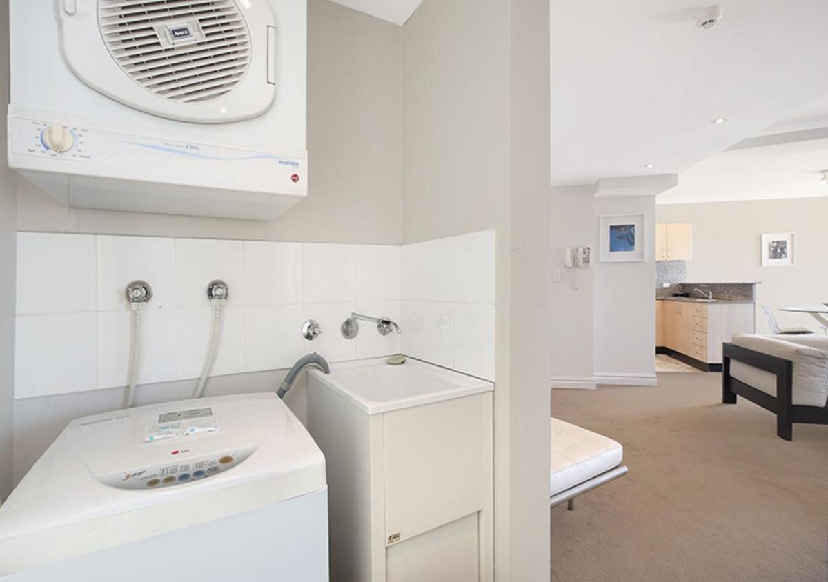 Image 2 of Sydney Airport Suites