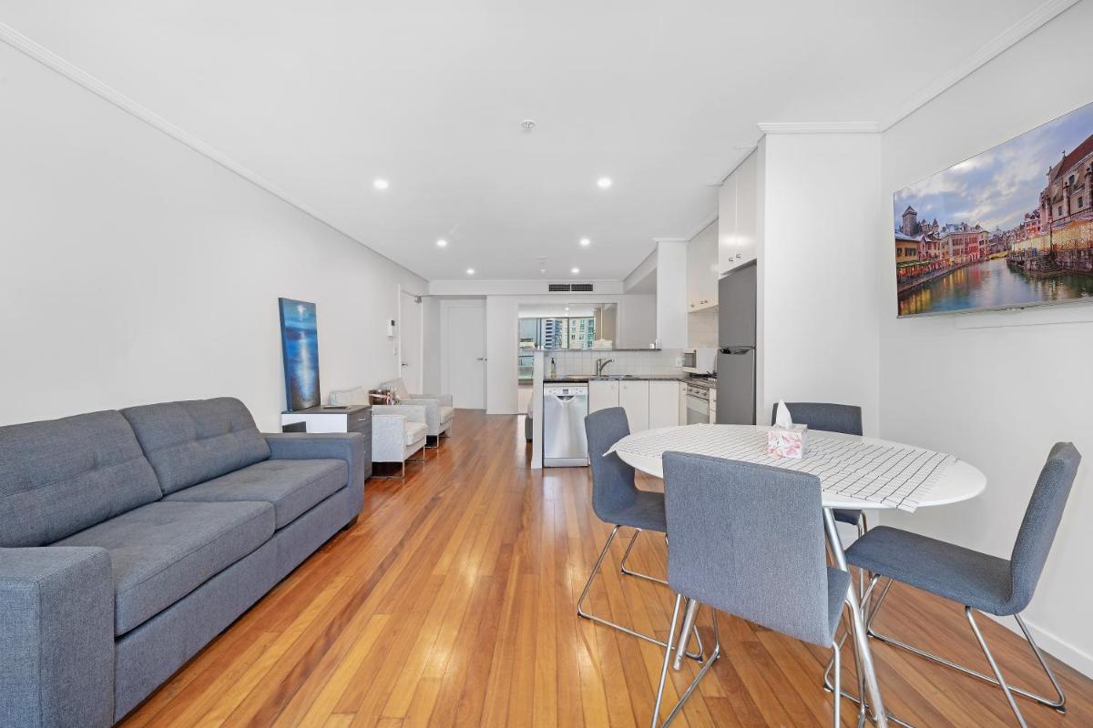 Image 4 of Sydney CBD Studio I City Views I Sleeps 4 People