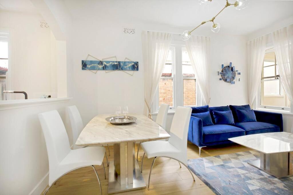 Image 3 of Sydney CBD Waterview Apartment 54A