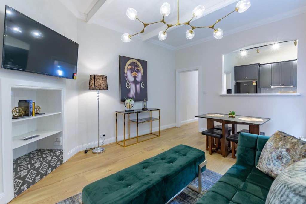 Image of Sydney CBD stylish water view apartment 58