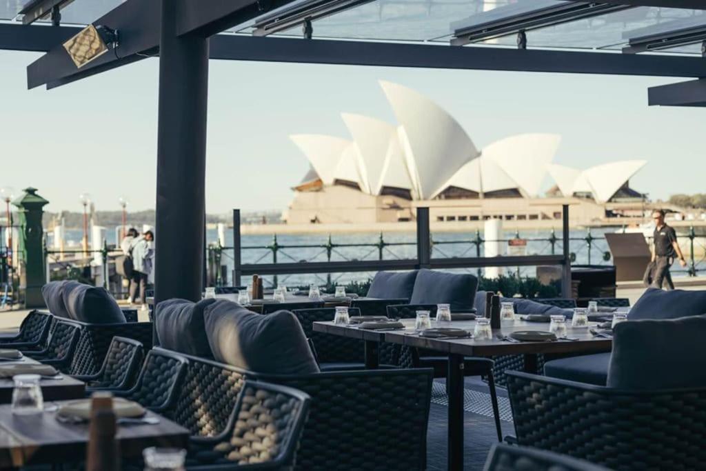Image 5 of Sydney CBD stylish water view apartment 58