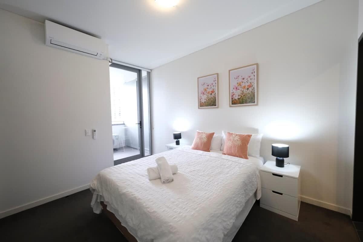Image 2 of Sydney wentworth point 2bed close SYD Olympic park