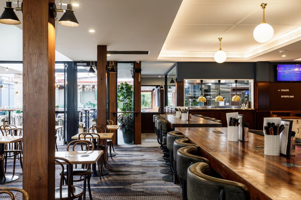 Image 2 of The Lakes Hotel, Rosebery